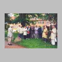 027-1009 Schuelertreffen Gross Engelau im Mai 1999 in Syke. Mit der ehemaligen Lehrerin, die extra aus Daenemark gekommen ist..jpg